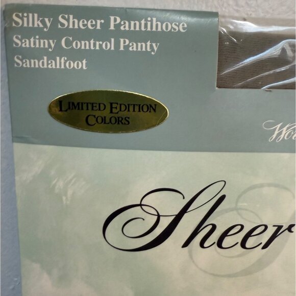 Worthington Control Top Silky Sheer Pantyhose Color Pale Sage Sandalfoot Size M - Picture 3 of 9